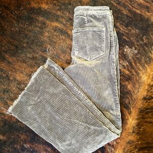 Super cute buckle jeans!